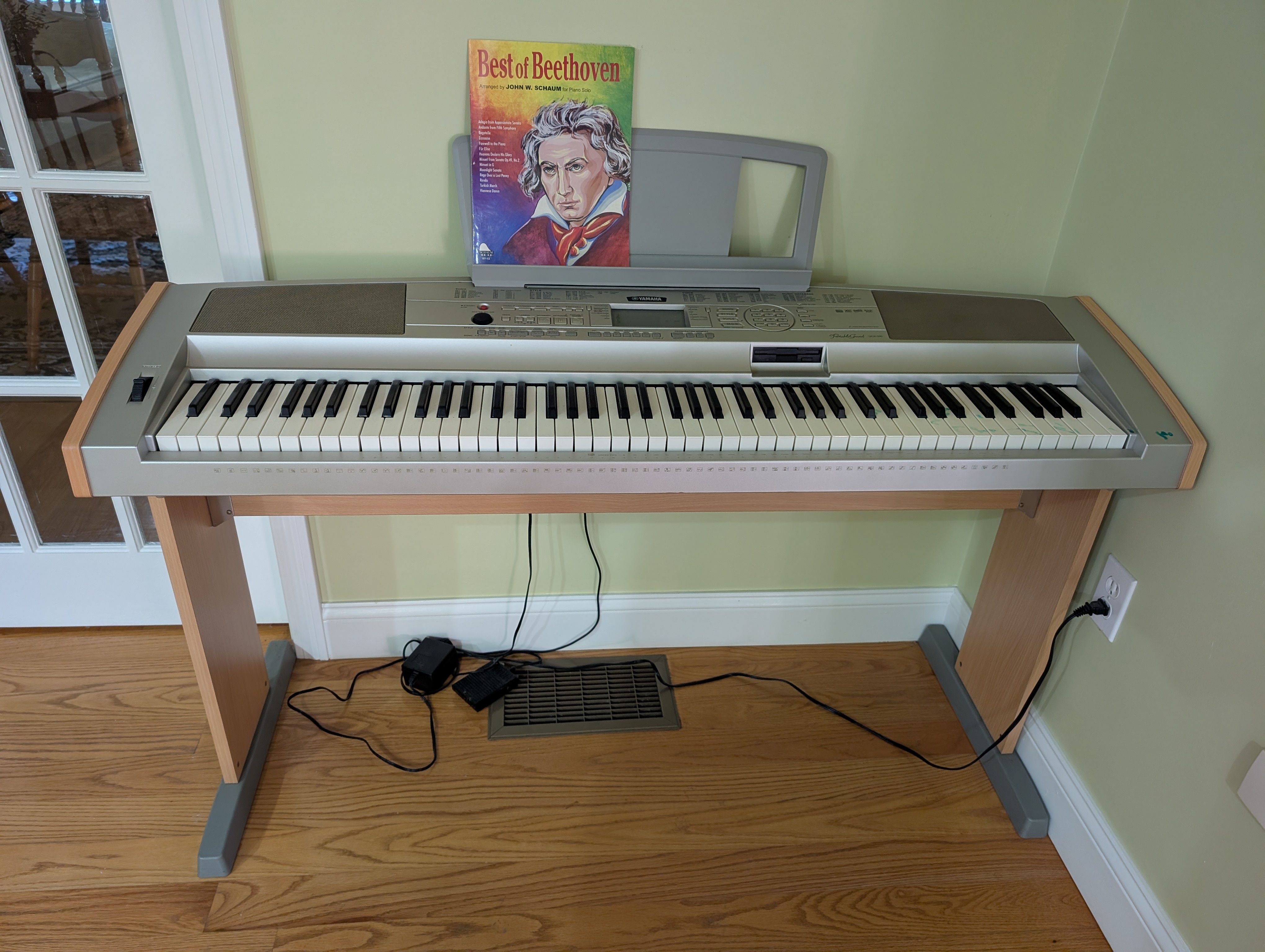 Yamaha DGX-500 Grand Digital Portable Piano